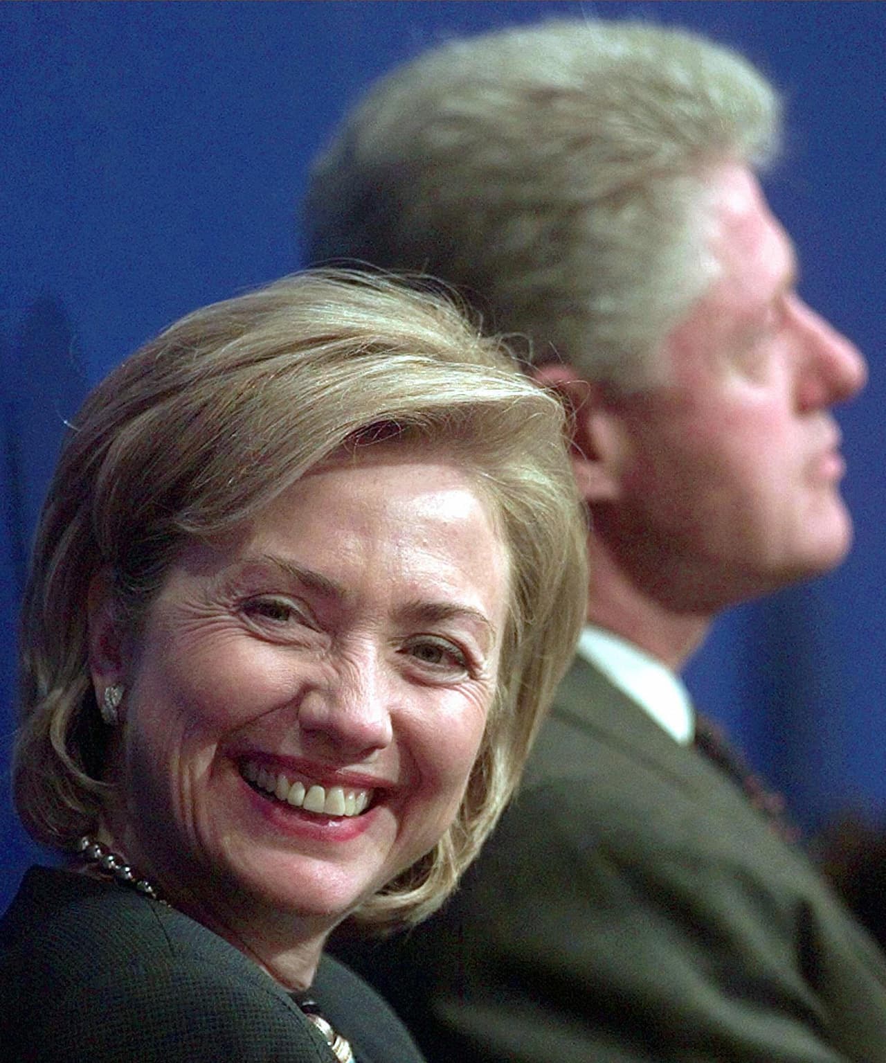 Hillary dio sus primeros pasos en la vida política como líder estudiantil, fue primera dama, llegó a senadora, y sirvió como secretaria de Estado en la administración de 
<a href="http://www.univision.com/personas-barack-obama">Barack Obama</a>. Siempre bajo los reflectores, la ahora candidata presidencial ha vivido 69 años luchando por sus sueños y está más cerca de la meta que nunca.