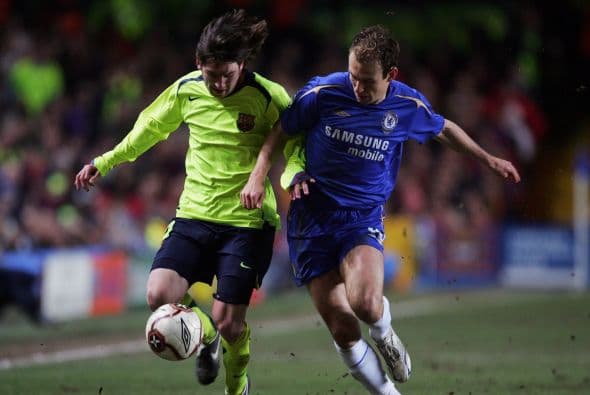 Volviendo con el Barcelona, el argentino tuvo una actuación destacada ante el Chelsea, se convirtió en la figura del equipo al ayudar con su fútbol a que los azulgranas remontaran y ganaran 2-1.