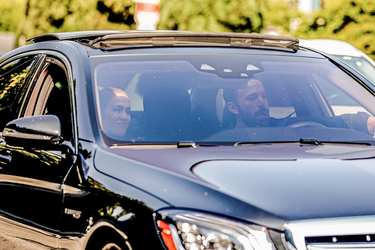 "Ambos están locamente enamorados y esta vez 
<b><a href="https://www.univision.com/famosos/ben-affleck-jlo-reaparecen-beverly-hills-vacaciones-europa" target="_blank">no quieren dejarse ir</a></b>", dijo el informante de US Weekly.