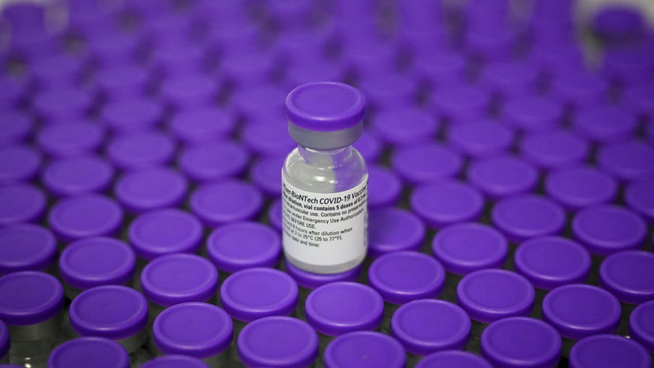 Pfizer anuncia que su vacuna ofrece protección al menos por 6 meses después de la segunda dosis