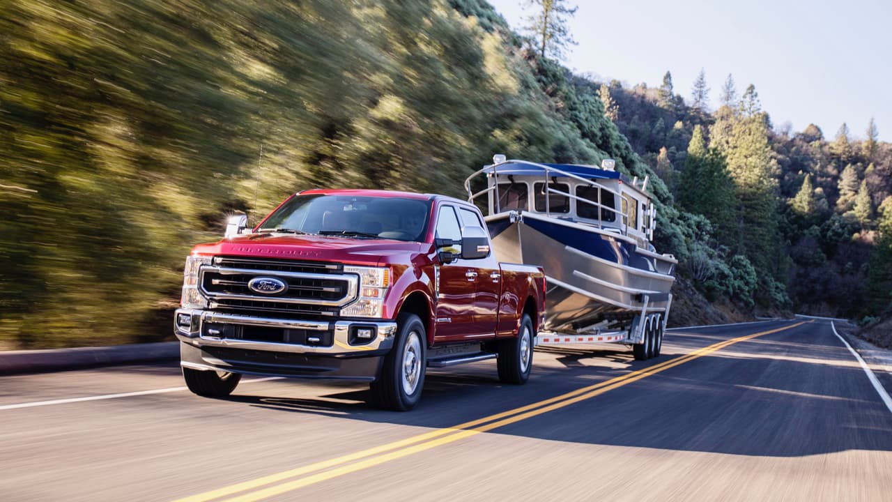 La nueva transmisión automática TorqShift de 10 velocidades está disponible para ser utilizada con cualquiera de los motores de la línea Super Duty 2020. Esta transmisión de nuevo diseño cuenta con un radio de relación de transmisión 
<b>más amplio</b> que la transmisión de 6 velocidades ya que fue diseñado para
<b> lidiar con las condiciones de remolque más exigentes</b>.