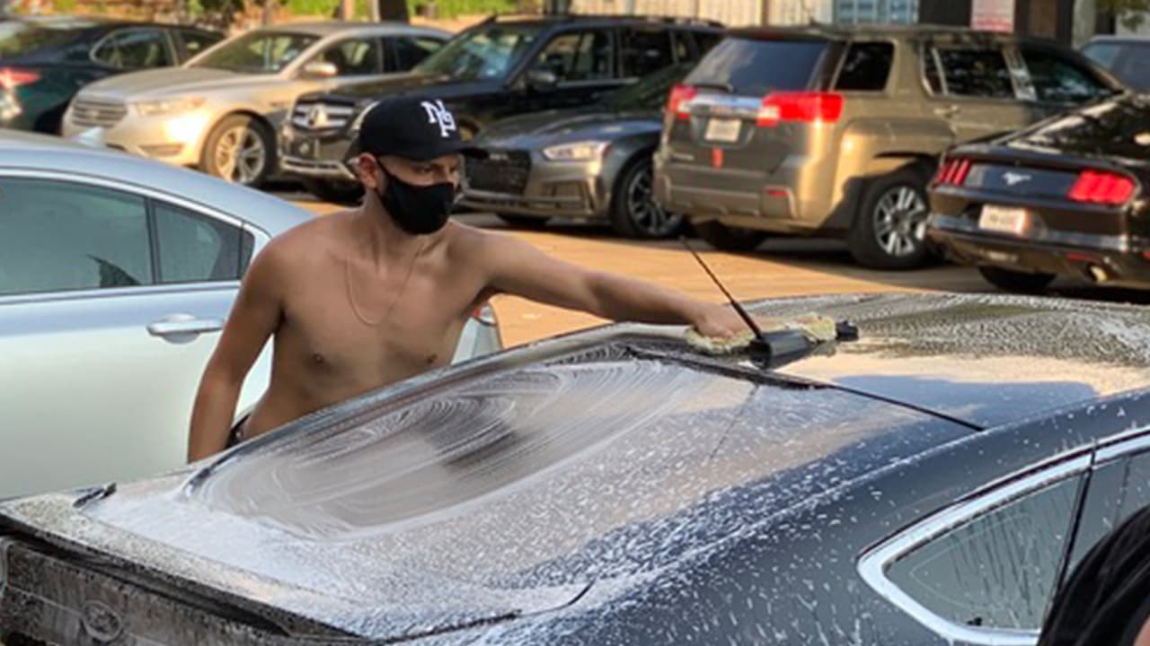 Fueron por lo menos tres días que realizaron la labor de lavar autos.