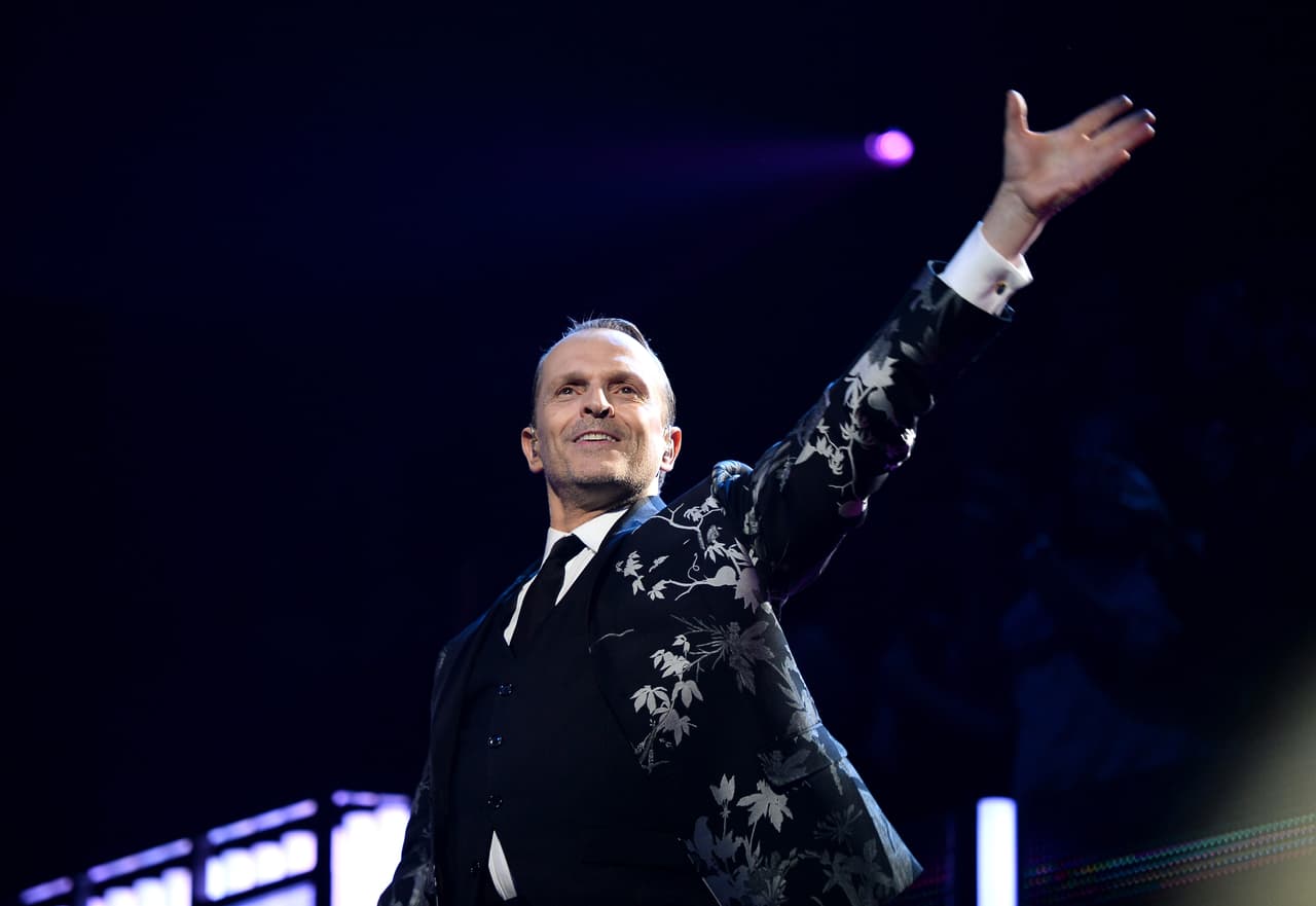 Aunque Bosé desde siempre ha sido muy hermético respecto a su vida privada, no dudó en compartir la grata noticia de su paternidad con todos sus seguidores.