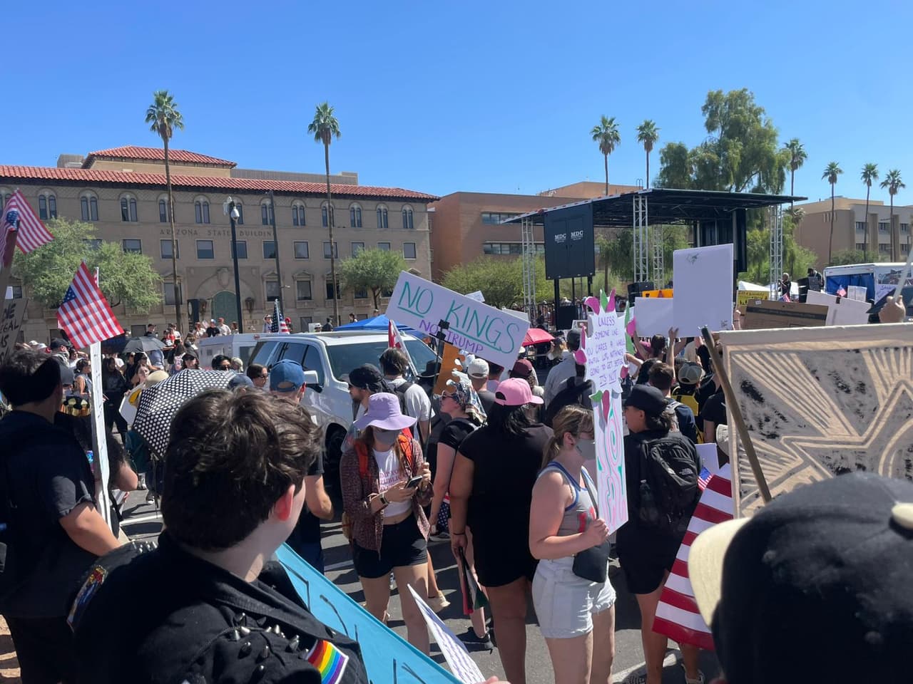 Fue convocada por el autodenominado 
<b>Movimiento Nacional 50501</b>.