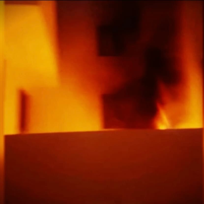 Un simple y rutinario acto como prender un calentador de agua le cambió la vida para siempre a Hernández, quien terminó con 
<b>el 70% de su cuerpo quemado tras la <a href="https://www.univision.com/temas/explosiones">explosión</a> surgida desde el aparato. </b>
<br>