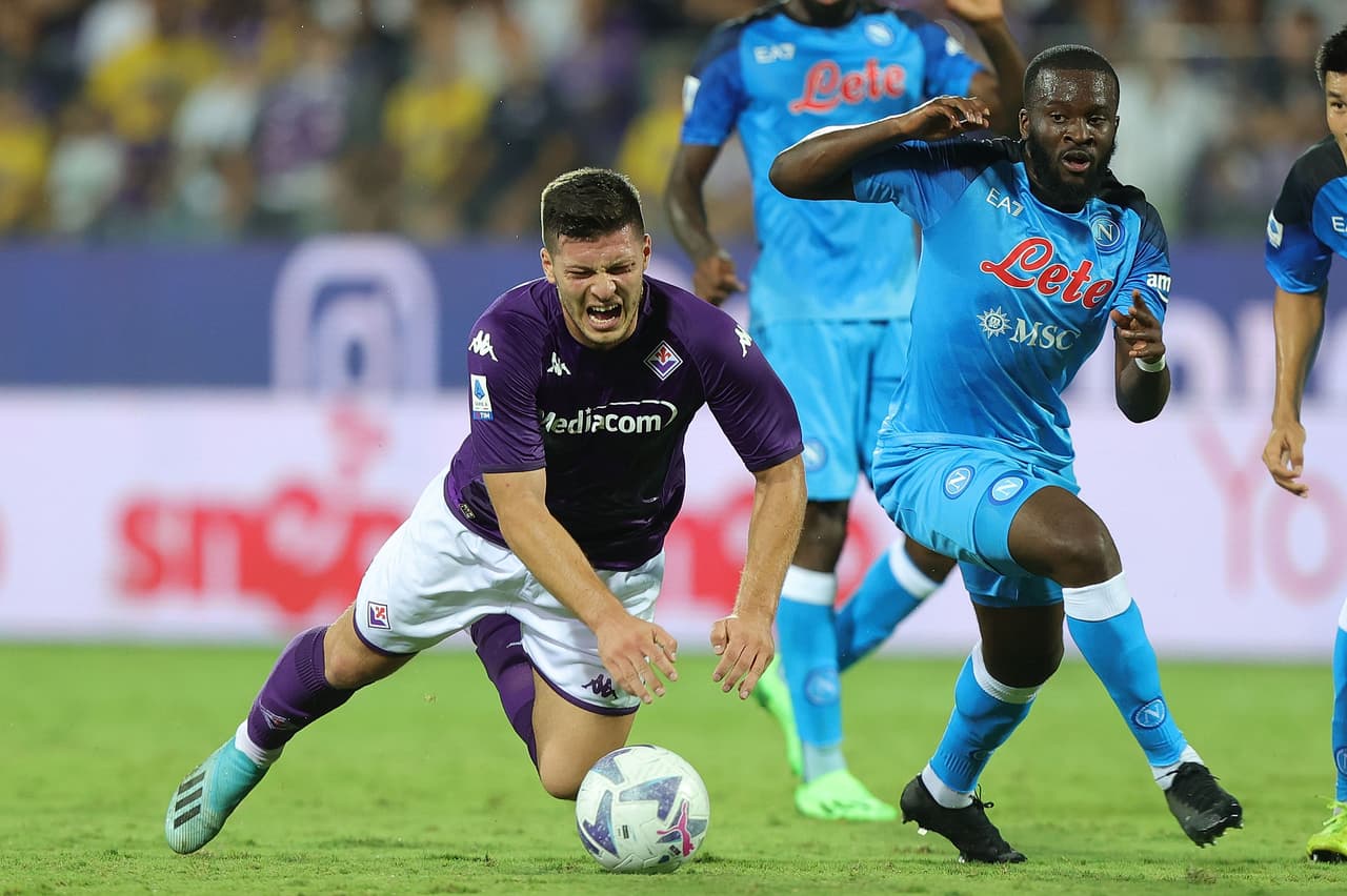 En el cierre de la actividad dominical en Italia, el mexicano fue titular, casi da una asistencia de gol y falló la opción más clara en la visita a Florencia.