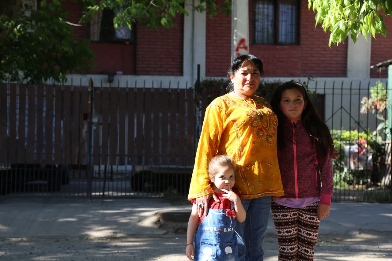 Gladys con sus nietas Lia (10 años) y Mily (3).
<br>