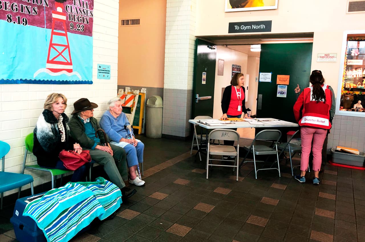 Las evacuaciones obligatorias siguen vigentes y los refugios estarán abiertos para asistir a las comunidades durante la emergencia.