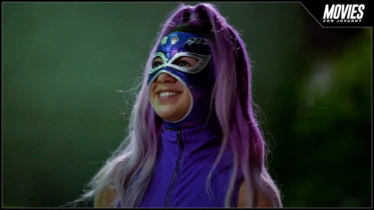 EN VIDEO: Nuestro crítico de cine, Jovanny Evans, platicó con Scarlett Estevez sobre su nuevo show Ultra Violet & Black Scorpion de Disney Channel en el que interpreta a Ultra VIolet, una luchadora con súper poderes que lucha contra el crimen.