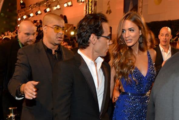 Te llevamos detrás de cámaras y mira todo lo que pasó mientras tus artistas desfilaban por la alfombra verde. 