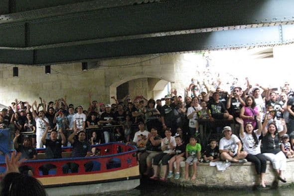 Photos: Spurs Championship Parade 2014 Barges