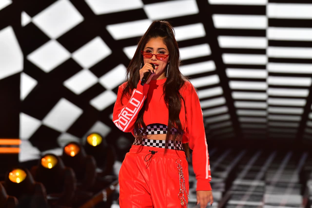 Sin embargo, en la opinión del jurado, Navil no alcanzó el mismo nivel que sus compañeras, por lo que fue una de las cuatro participantes que debieron volver a cantar para salvarse de la nominación.