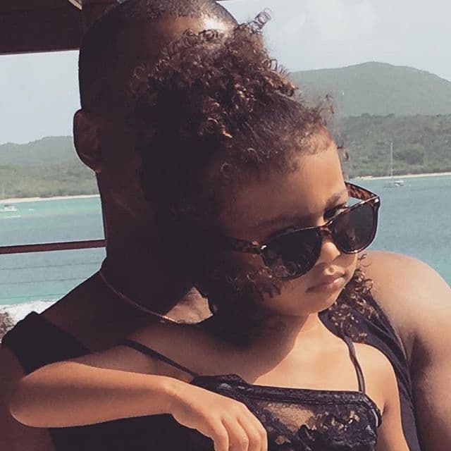 Copiando las caritas de papi.