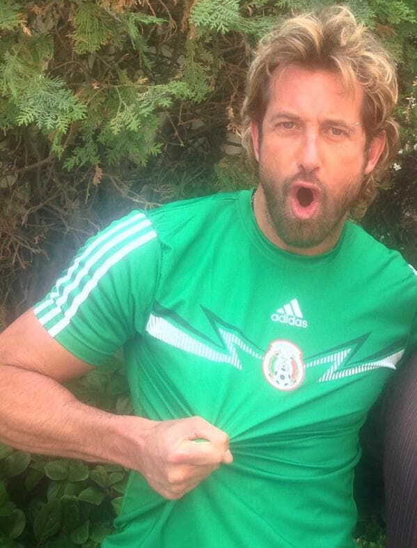 Y como buen hombre es un apasionado del futbol.