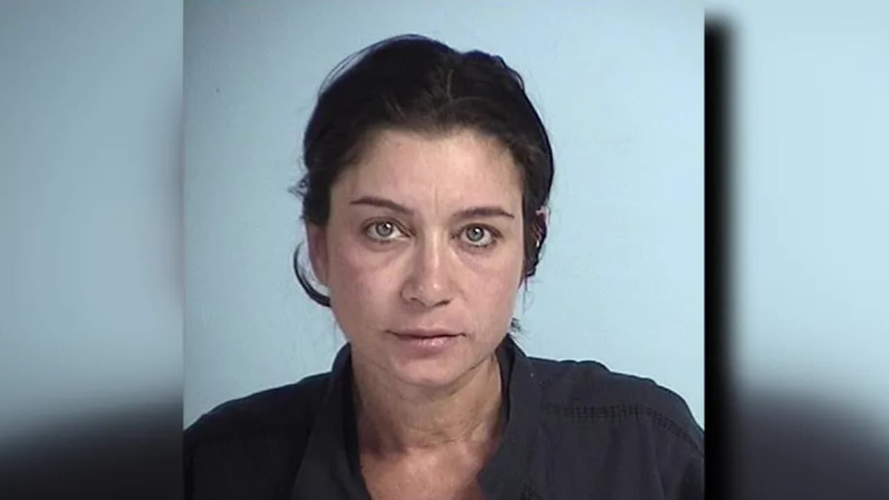 Pasajero agredido por exactriz de Baywatch no se arrepiente de haberla confrontado en un vuelo de Delta