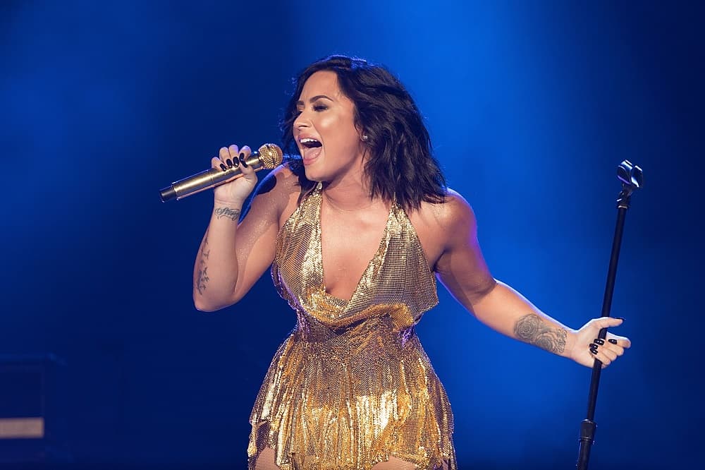 Demi Lovato, la conocida cantante y activista estadounidense, cuyo padre es de origen mexicano, es a sus 24 años una de las mayores voces para que la "gente hable sobre las enfermedades mentales y el estigma que las rodea". Además, se ha convertido en un "ejemplo" para las personas que tienen desórdenes alimenticios o adicciones.