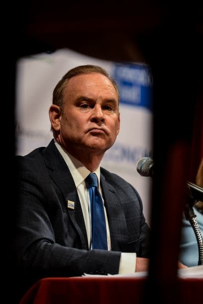 Rob McCord salio peliando contra Tom Wolf y ataco el pasado de su contrincante. Imagenes tomadas por Menglong Liang.
