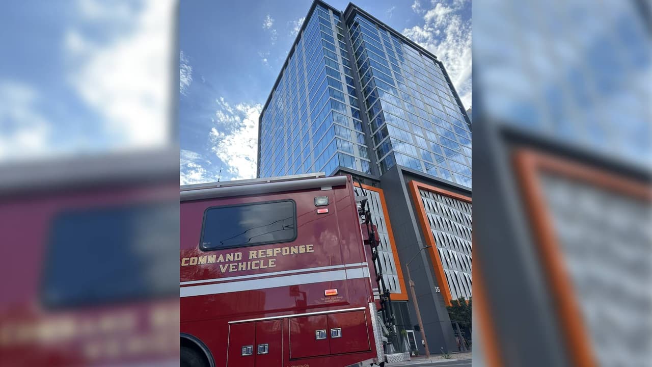 El incendio fue provocado por una falla eléctrica en el piso 22 del rascacielos