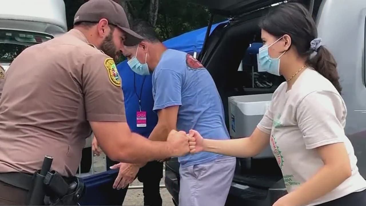 Alertan estafas en supuesta recaudación de ayuda para las víctimas del derrumbe en Surfside