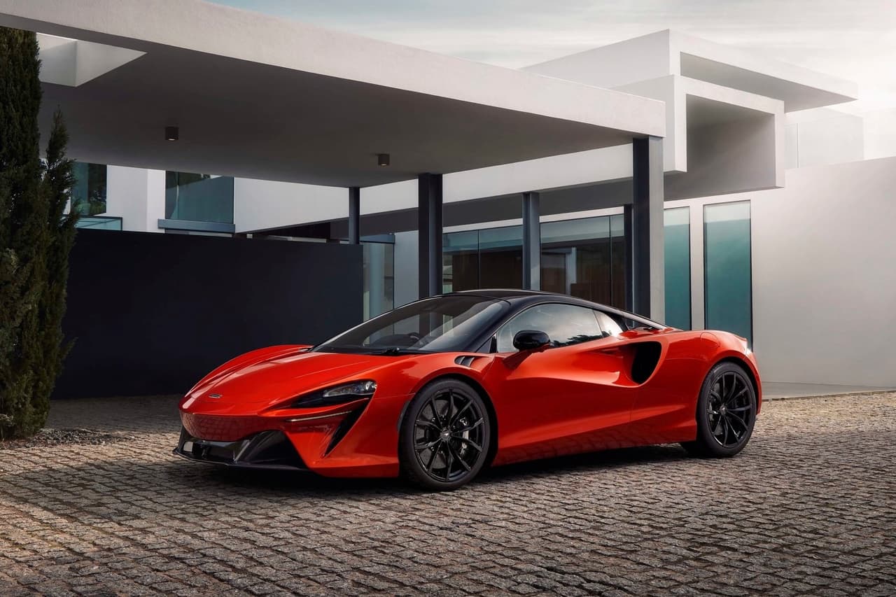 Sus modos de manejo son: Comfort (confort), Sport (deportivo) y Track (pista). Adicionalmente, el sistema de control de estabilidad electrónico puede ser apagado por completo si el conductor así lo desea.