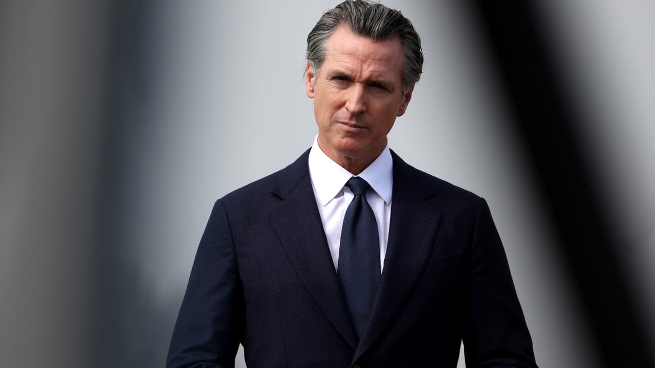 Newsom veta proyecto que permitía a estudiantes indocumentados trabajar en universidades