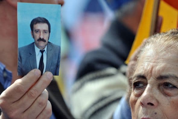 Las FARC anunciaron en febrero pasado que renunciaban al secuestro de civiles, a la vez que liberaron a los últimos diez policías y militares que aún mantenían como rehenes.