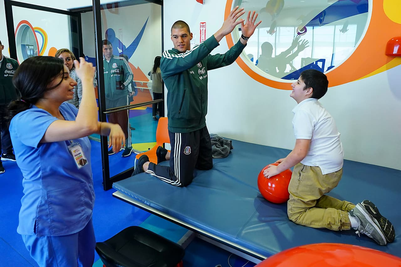 Además, comentó que "es un motivo de orgullo que podamos tene run pedacito de México acá en San Antonio con la selección y Teletón".