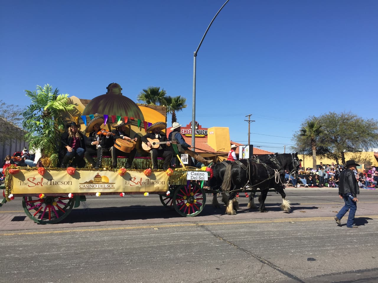 La música de Mariachi alegró el recorrido en la fría mañana de este 22 de febrero.