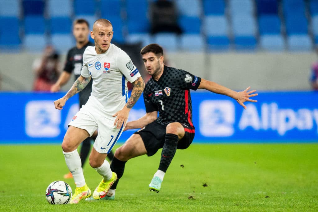 Marcelo Brosovi´c se pone la capa de héroe y con su gol al minuto 86, Croacia vence 0-1 a Montenegro.