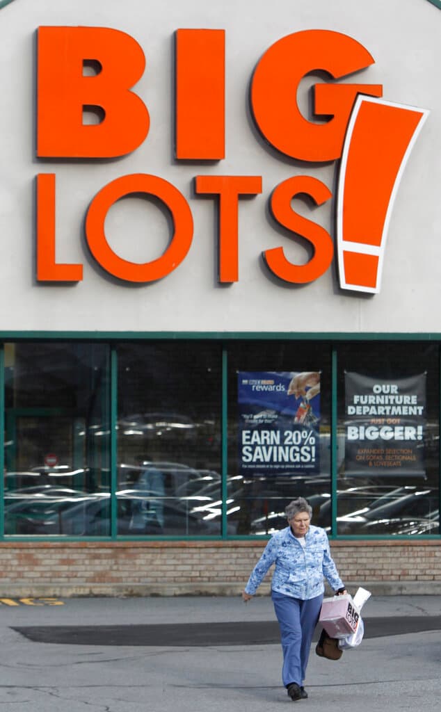<b>Big Lots:</b> Tienda de descuentos que permanecerá abierta.
<br>