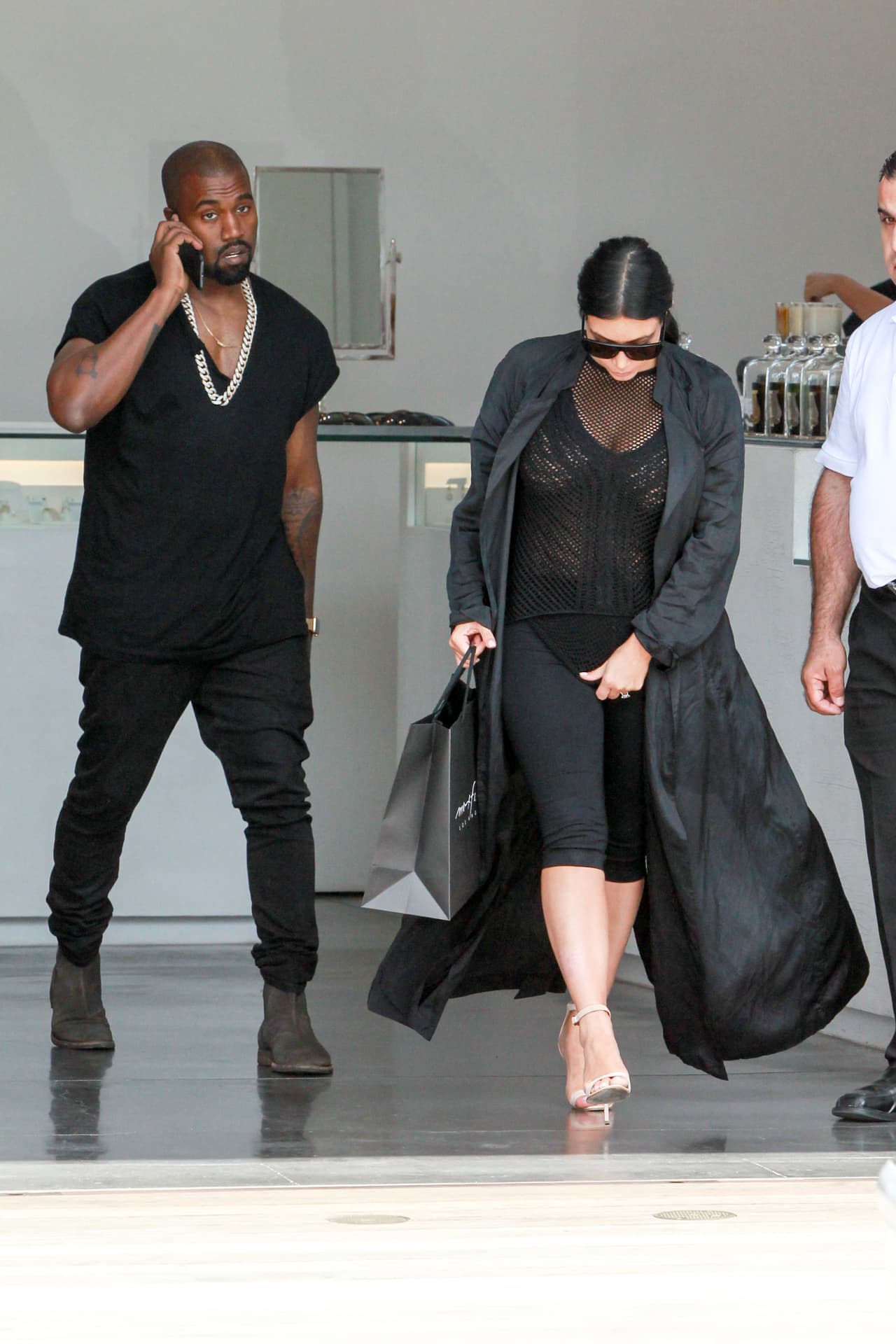 Acomodó sus prendas una y otra vez.