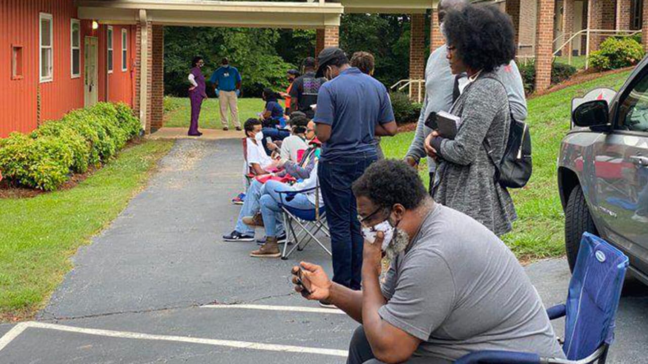 Luego de meses de demoras debido al coronavirus, los votantes se dirigieron a las urnas el martes para finalmente emitir su voto. Pero cuando llegaron, se encontraron con una letanía de problemas en el metro de Atlanta.