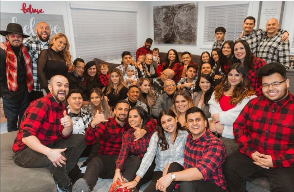 "Todos piensan 'ay tú tienes una casa muy grande y Ferraris y Porsches y cosas así', todo el dinero que ha llegado para mí, personalmente, ha llegado a mi familia, a mis hermanos para tener una buena educación, para cuidar a mi familia y así va, 
<b>eso es mi prioridad</b>".