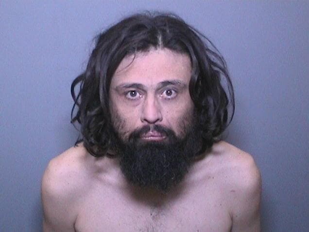 <b>Rudy William Grajeda Magdaleno - 39 años</b>
<br>
<b>Última dirección conocida:</b> Anaheim
<br>
<b>Historial criminal:</b> abuso de menores, exposición indecente, agresión, agresión, amenazas criminales, infligir lesiones a un adulto mayor.
<br>
<b>Cinco violaciones de libertad condicional desde 2017</b>
<br>Liberado el 13/04/2020 después de cumplir 142 días de crédito en una violación de libertad condicional por no cargar el monitor GPS a pesar de que la sentencia mínima de 180 días. Se le ordena presentarse en libertad condicional, sin embargo no se ha reportado.