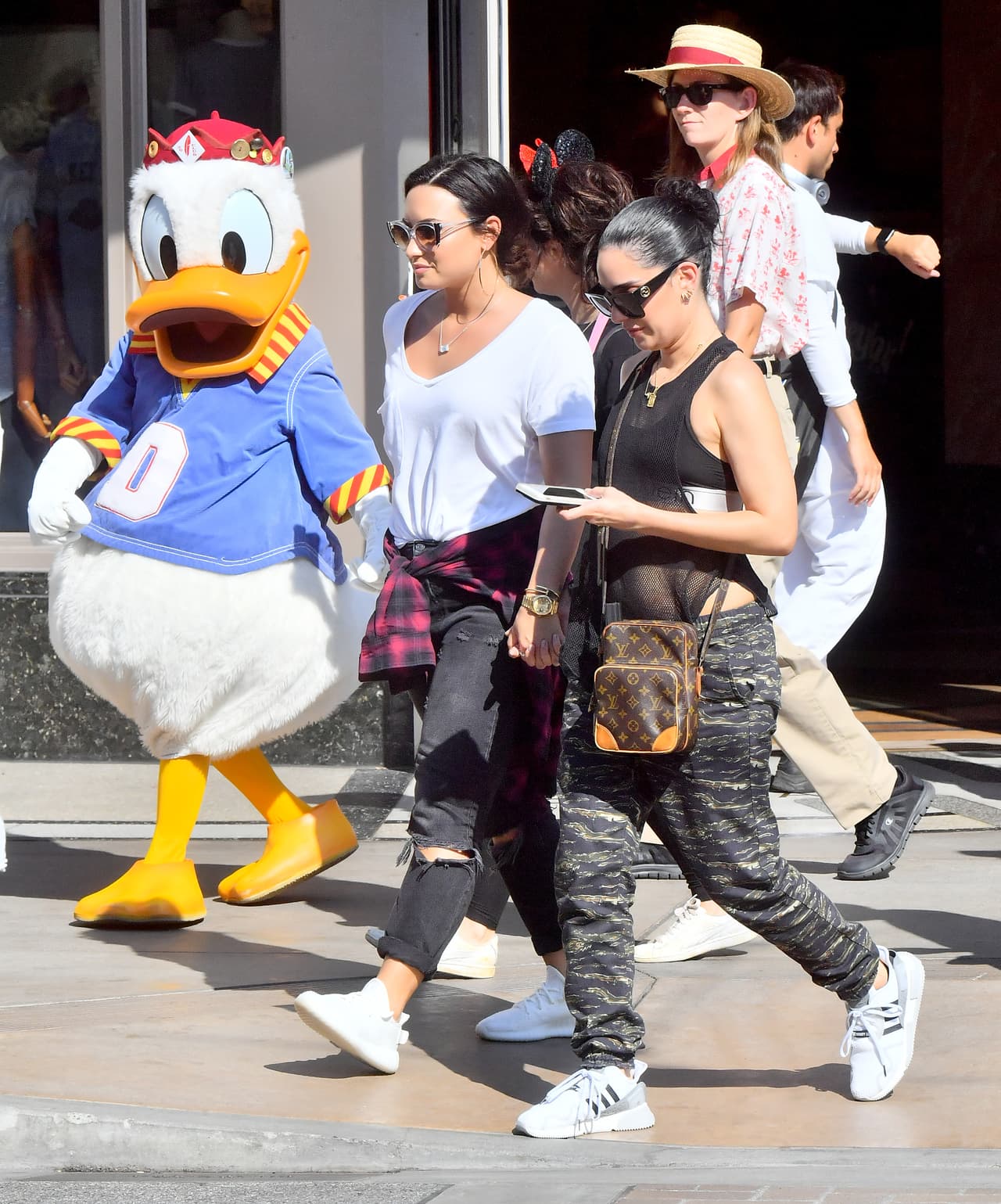 Photo © 2017 Mega/The Grosby Group EXCLUSIVE Los Angeles, CA September 11, 2017 Demi Lovato holds hands with a mystery woman while spending a happy day a Disneyland gets photobombed by Donald Duck. Demi and her new lady walked hand in hand all day Long as they enjoyed a day. they were seen riding the California screaming rollercoaster. Demi looked extremely happy.