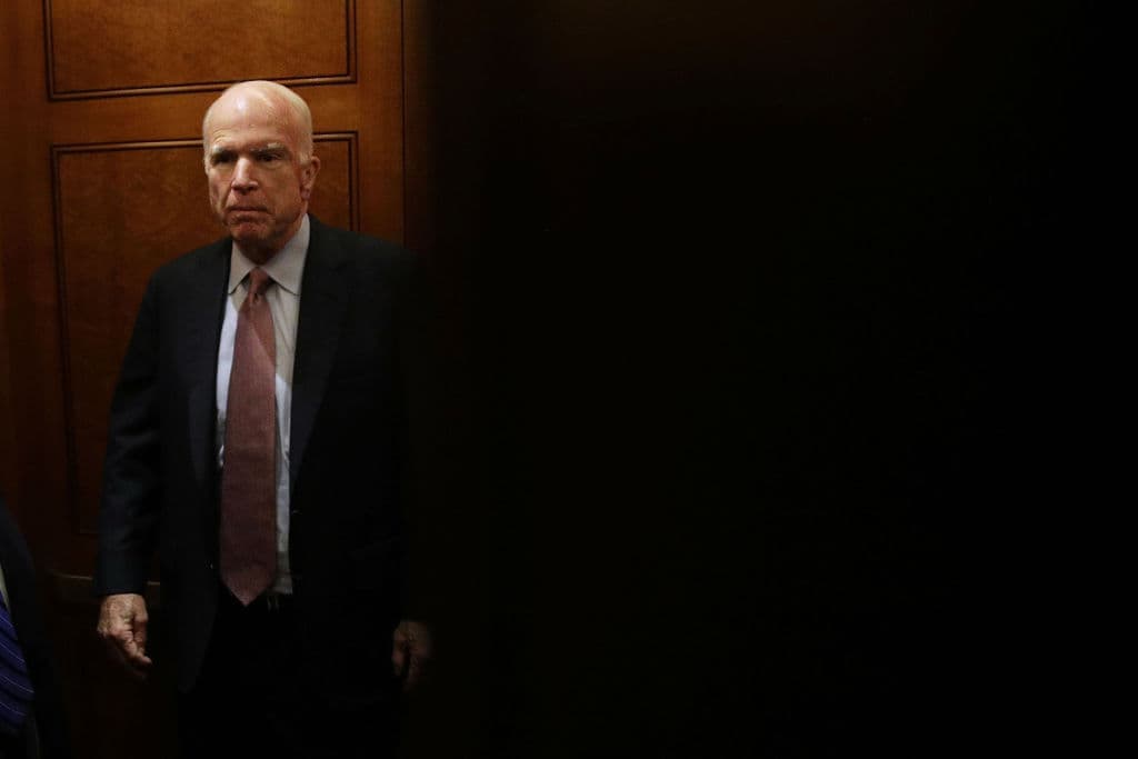 McCain afirma que no votará por el plan republicano para derogar Obamacare