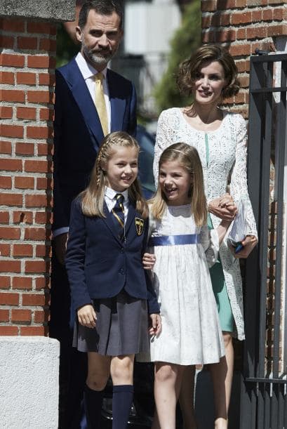 La princesa Leonor y la primogénita de los Reyes de España por fin hizo su primera comunión junto con sus compañeros de clase.