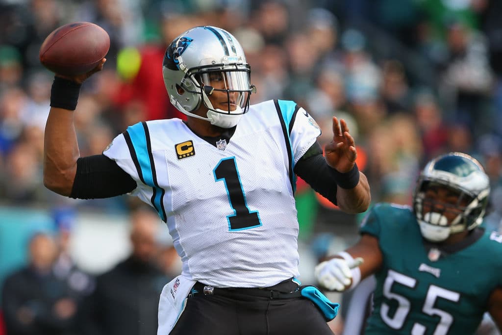 Cam Newton compiló 269 yardas producto de completar 25 de 39 pases, dos envíos a la zona final y siete acarreos para 49 yardas en el triunfo de su equipo.