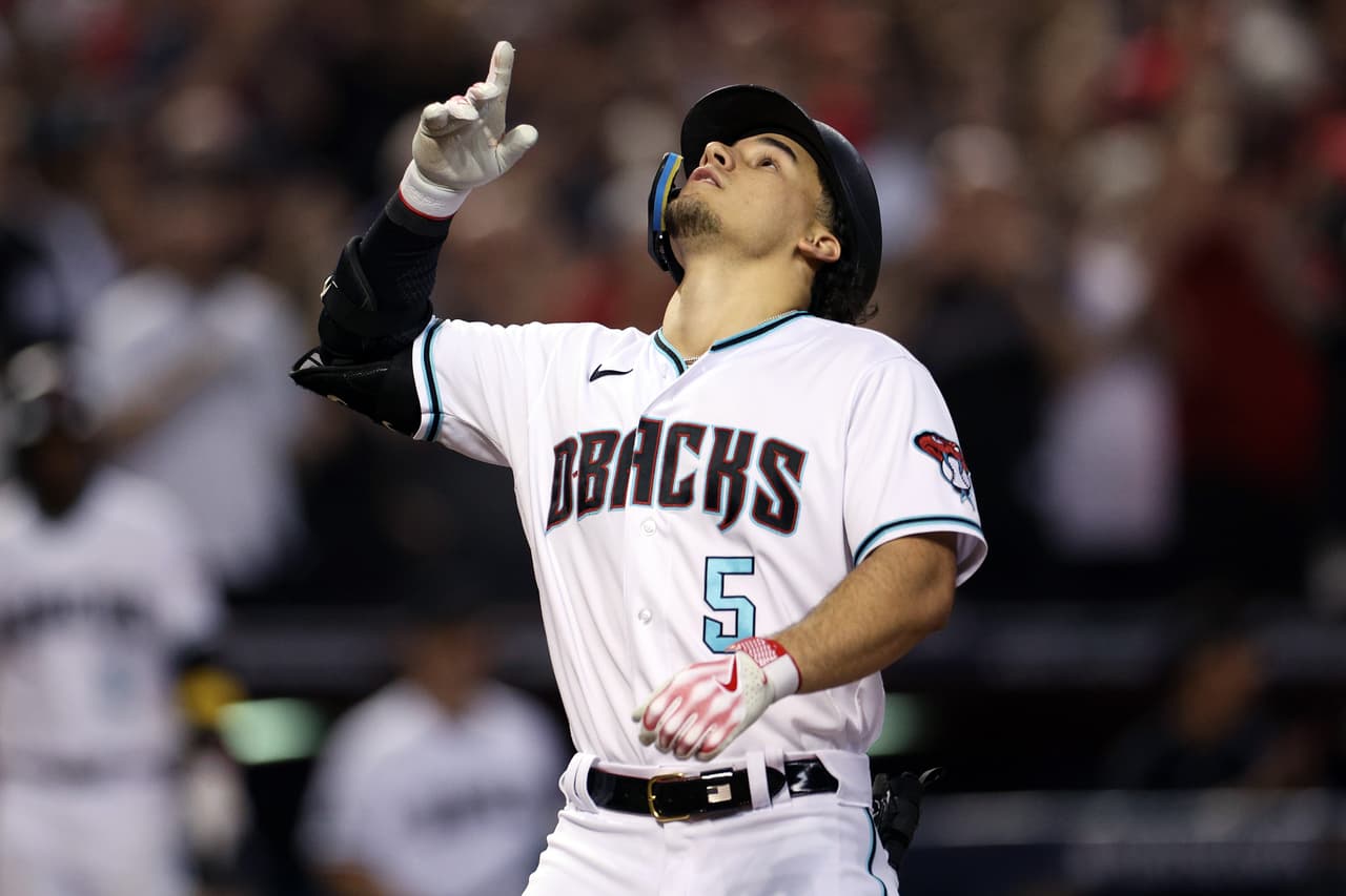 Sitios autorizados como
<a href="https://seatgeek.com/arizona-diamondbacks-tickets" target="_blank">SeatGeek</a> ofrecen boletos con precios que van desde los $600 en la parte alta del estadio, hasta los $4,000 en asientos premium verificados por la MLB.