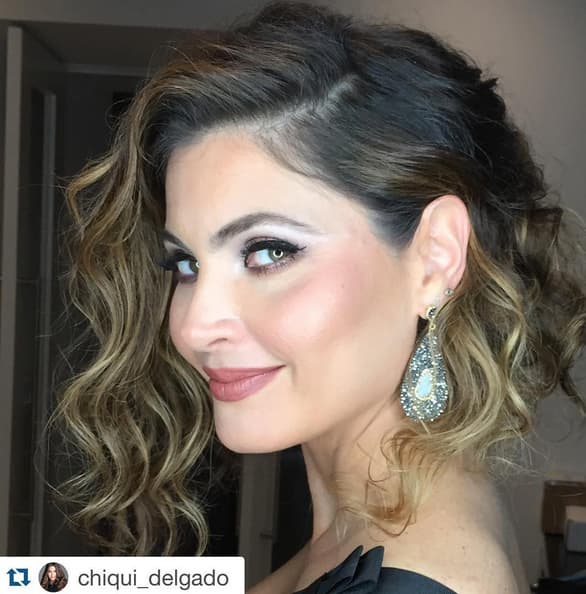 Este look de Chiqui Delgado nos enamoró. ¡Guapisima!