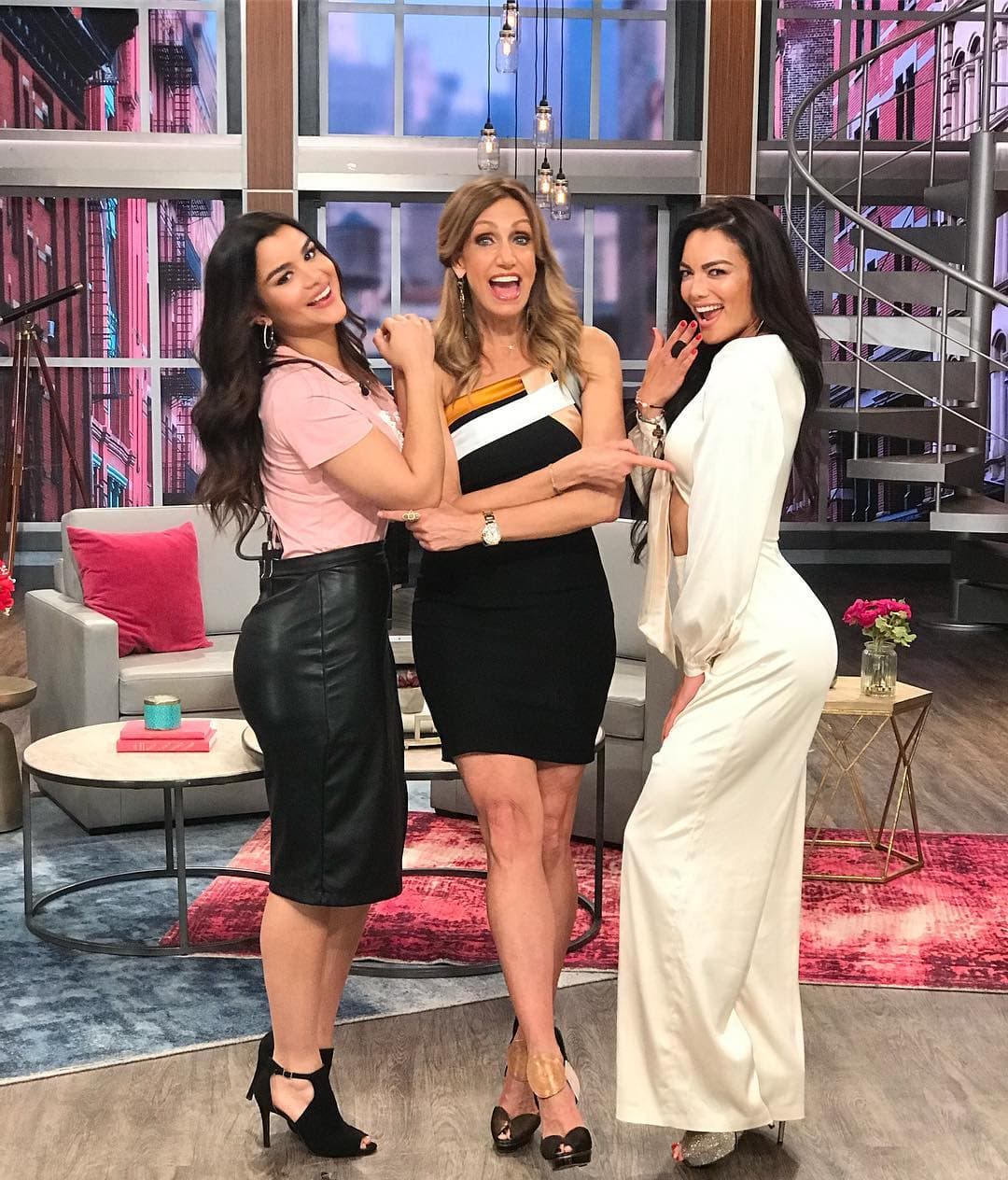 En sus dos días como presentadora del show, se robó las miradas con el carisma y encantos que la caracterizan en el mundo de la farándula.