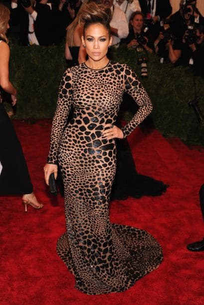 Un vestido cubierto con un estampado felino le costó que muchos 'fashionistas' criticaran su figura.