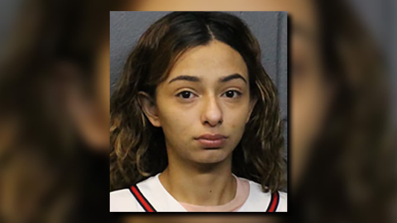 Jennifer “Jenni” Rodríguez Cardona, estaba junto a Billy Gálvez. También fue detenida y acusada de obstaculizar la aprehensión o sanción de un delincuente.