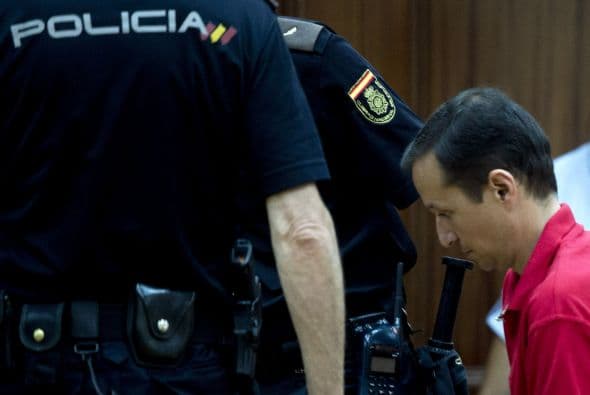 Sobre eso, la fiscal María de los Ángeles Rojas, quien pide una pena de 40 años de prisión para Bretón, sostiene que el acusado mató a sus hijos Ruth y José y posteriormente quemó sus cuerpos en su finca de "Las Quemadillas" para "no dejar rastro" de su crimen. La defensa por su parte asegura que dado el interés y la atención mediática que se ha dado al caso, su cliente "ya ha sido condenado" de antemano, ante lo que pidió al jurado popular de deberá pronunciarse que no se deje influir por todas las "manifestaciones subjetivas dirigidas a satanizar" al acusado.