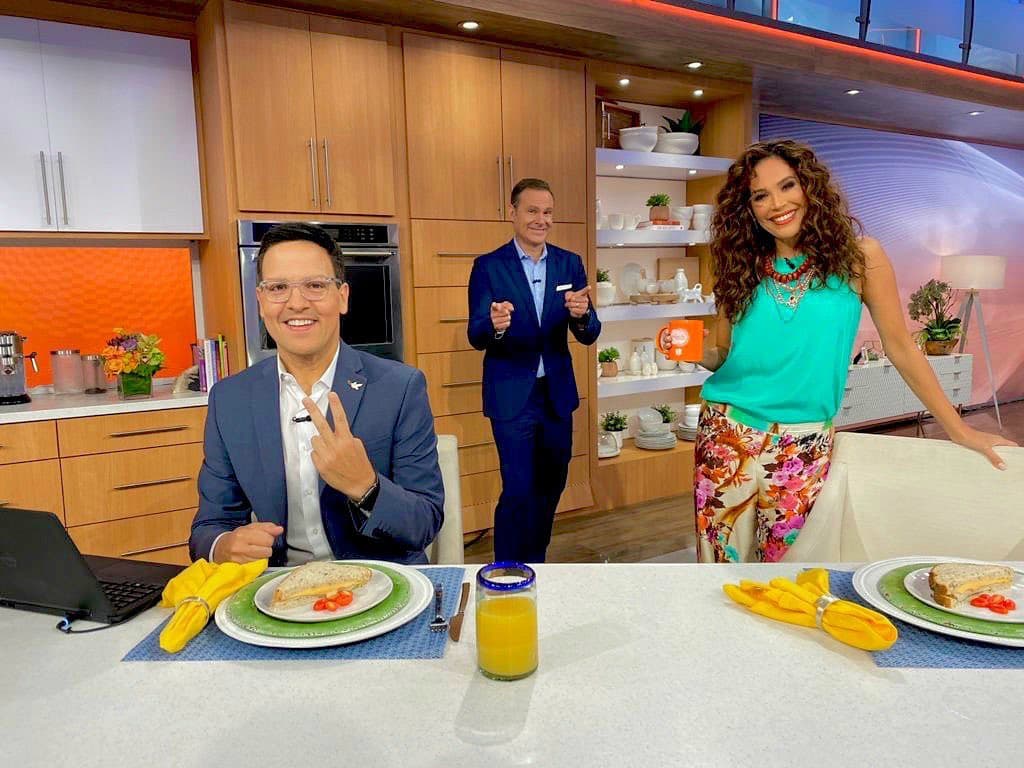 Juntitos, pero con distancia, nos despedimos por esta semana, esperando encontrarnos contigo en la próxima, para traerte la información que te ayuda y también todo aquello que te divierte. ¡Gracias siempre por tu compañía!