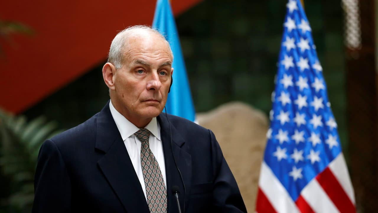 Kelly dice que los indocumentados serán devueltos a sus países de origen, aunque un memorando con su firma señala lo contrario