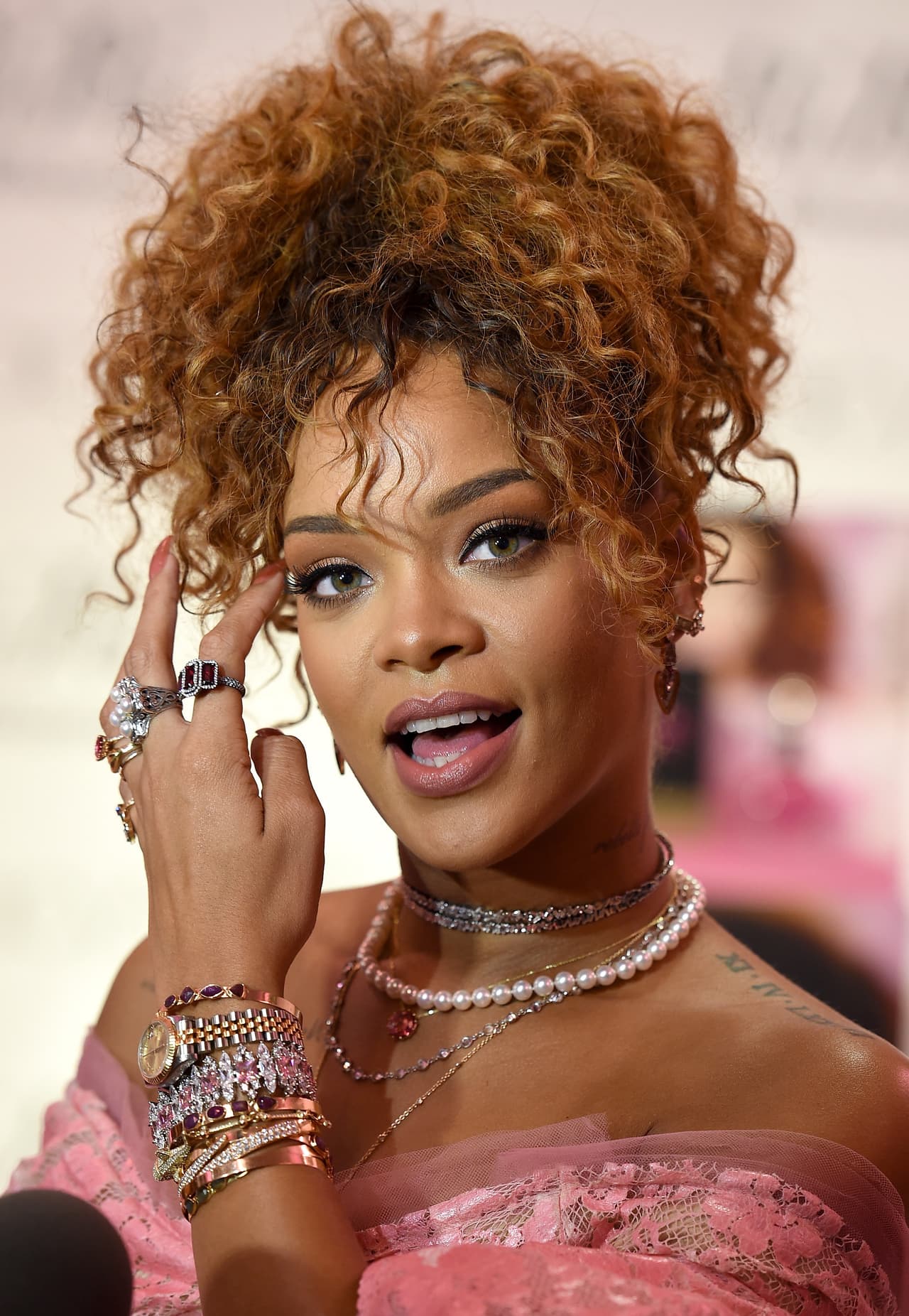 ¿Se les hacen poco $48 millones de dólares? Pues esta es la fortuna que Rihanna ha conseguido con su carrera.