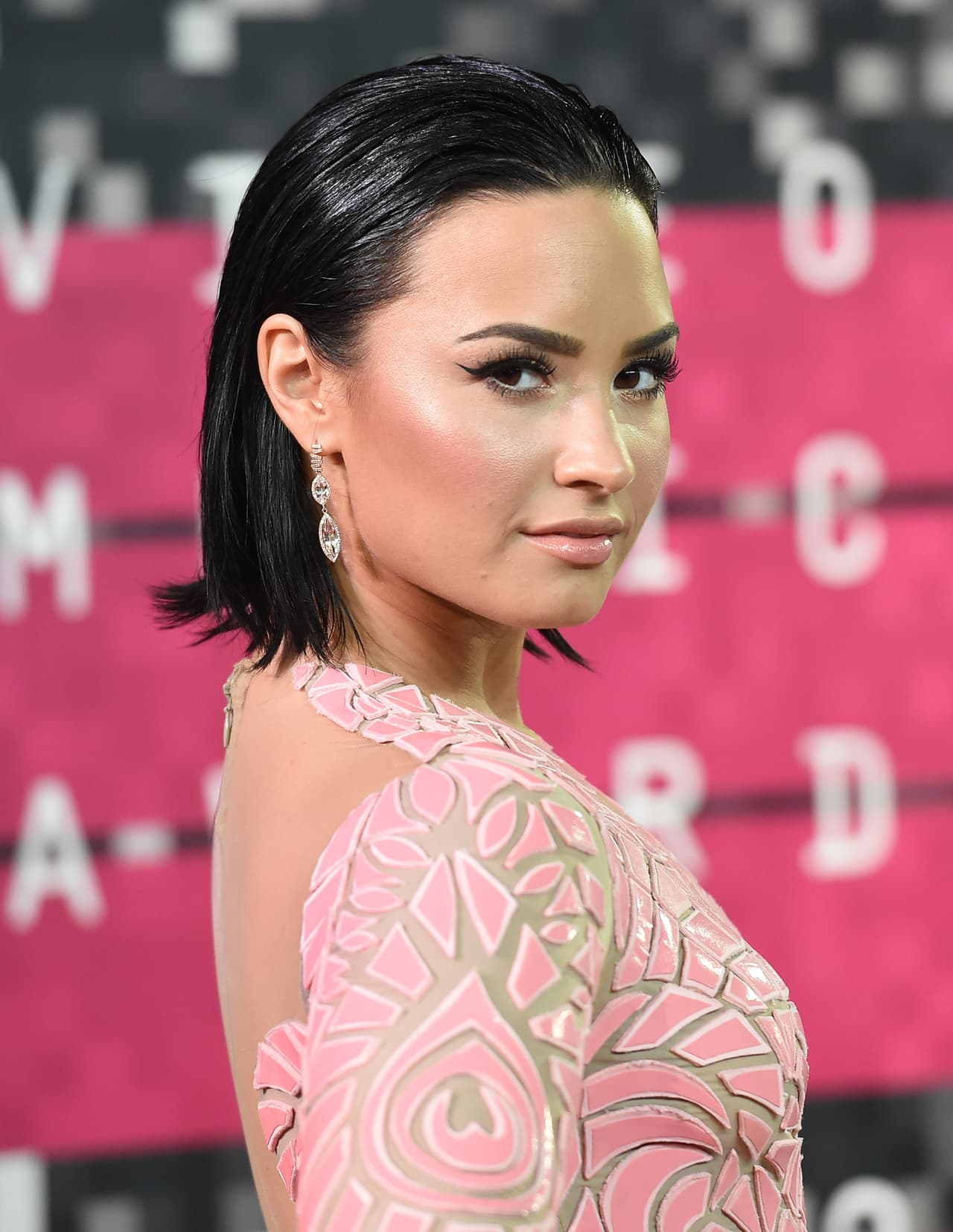 Quien sigue muy de cerca los pasos de los cantantes anteriores es Demi Lovato, quien también ha figurado en la lista de Forbes.