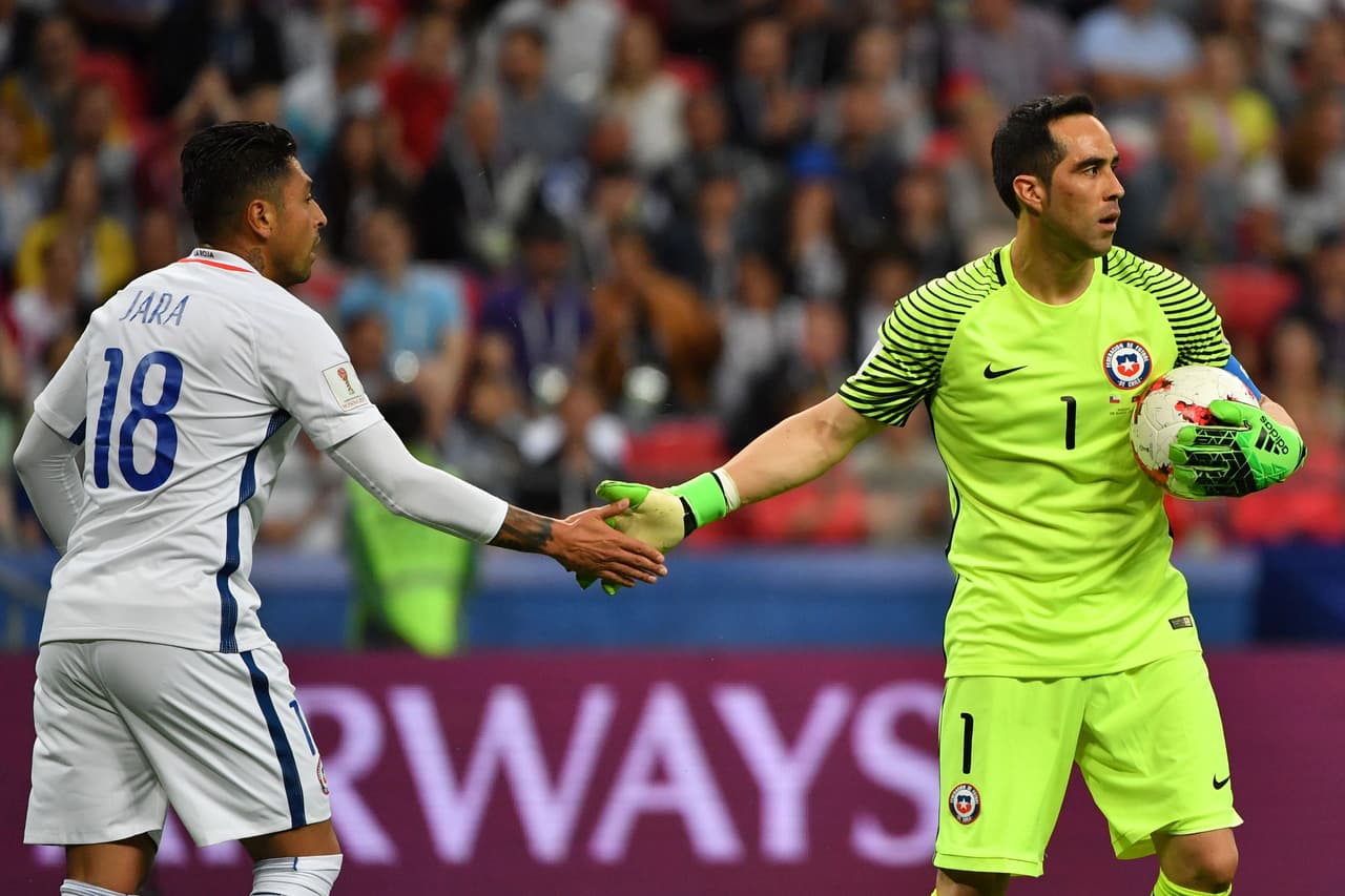 La seguridad de Bravo fue determinante para que el dominio inicial de Portugal no se viera reflejado en el marcador. El experimentado arquero ejerció su capitanía y liderazgo.