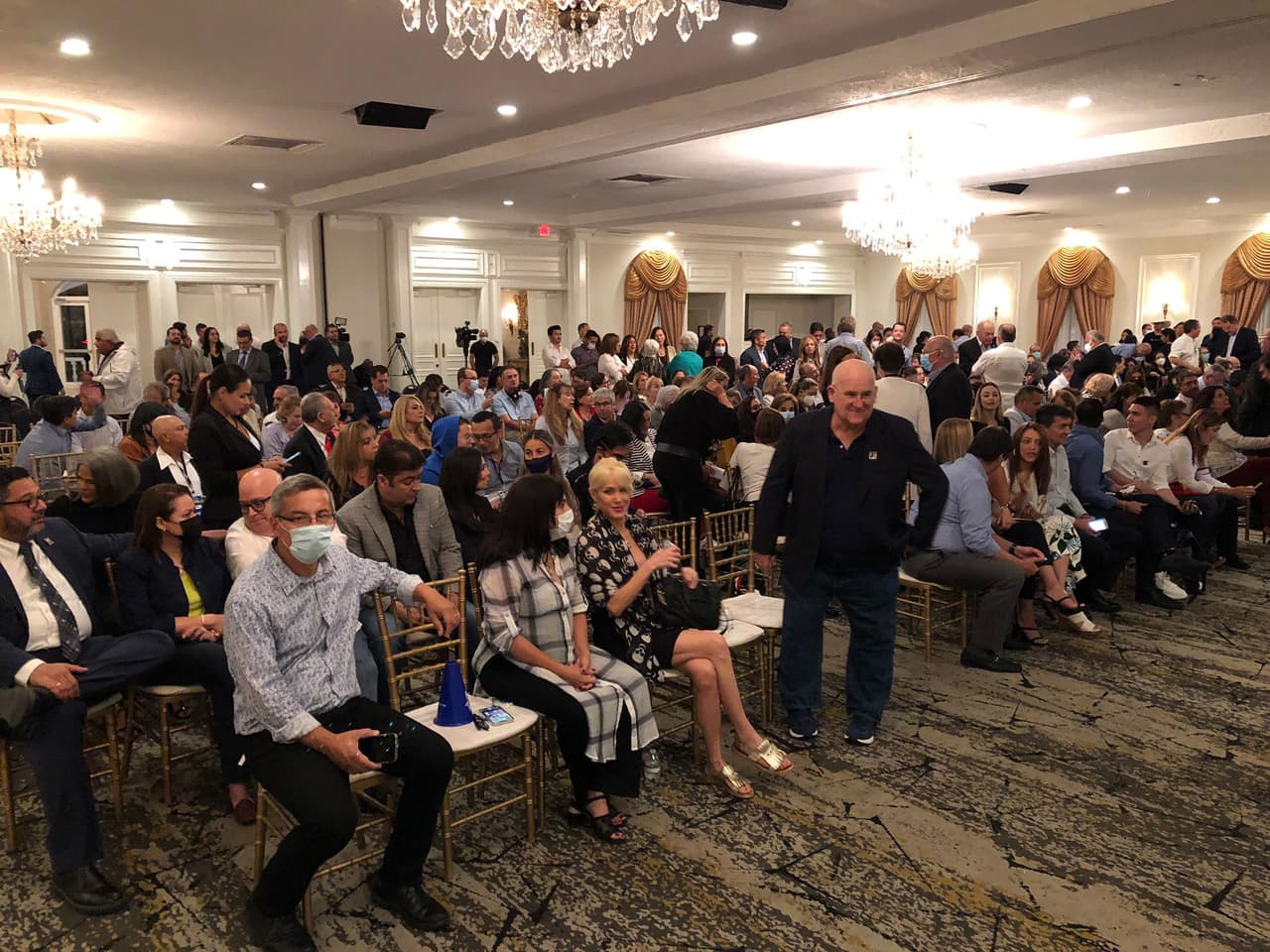 Oscar Iván Zuluaga, María Fernanda Cabal, Paloma Valencia, Rafael Nieto y Alirio Barrera, se encontraron con la comunidad colombiana en el Rainassance Ball Room, en West Miami.